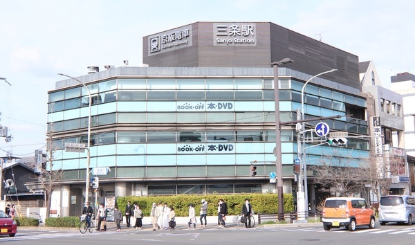 アールヴェール河原町二条の駅画像